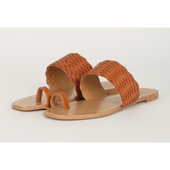 Cognac brown toe ring woven flat slip on sandals - Picture 5 of 7